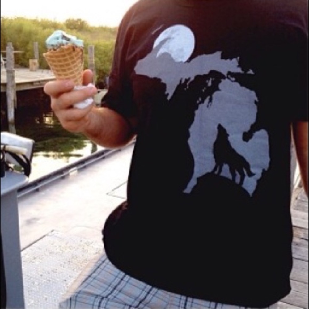 2XL Unisex Michigan Wolf T-Shirt